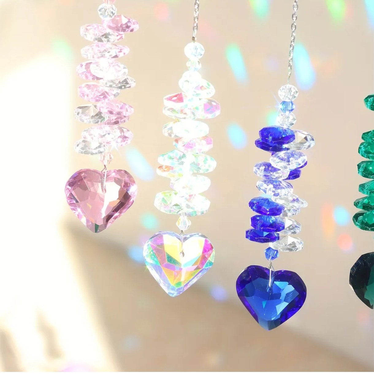 5色ハートのサンキャッチャー クリスタル 虹 太陽光 虹色 NIZI ミラーボール 結婚祝い プレゼント 女性 母の日ギフト お祝い 父の日 還暦祝い お誕生日...