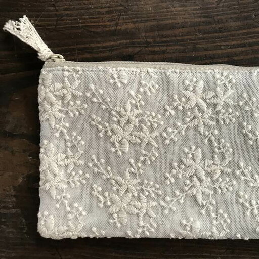 【10%OFFクーポン★店舗統合セール】 cotton flora コットンフローラ A11 マルチポーチ 【アンティーク調 ヨーロピアン クラシック エレガント レース ファブリック 刺繍 ファッション雑貨 白系雑貨 デザイン】 【10%OFFクーポン★店舗統合セール】 cotton flora コットンフローラ A11 マルチポーチ 【アンティーク調 ヨーロピアン クラシック エレガント レース ファブリック 刺繍 ファッション雑貨 白系雑貨 デザイン】