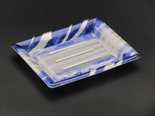鮮魚・精肉惣菜に使いやすい軽量素材の容器。脚部がフラットになっている為ベルトコンベアに流しやすく、アウトパックで使いやすい形状です。刺身1点盛用。本体のみ、蓋は別売りです。サイズ：147×114×18mm材質：PSP重量：3g商品コード00314176メーカー名リスパックサイズ147×114×18mm材質PSP重量3.00g電子レンジ不可種別本体のみ対応蓋（別売）バイオPET ふれあい 15-12 OC関連商品(バラ)ふれあいL 15-12B ゆきかぜ青 50点関連商品(ケース)ふれあいL 15-12B ゆきかぜ青 1200点・注意事項：モニターの発色によって色が異なって見える場合がございます。・領収書については、楽天お客様マイページから、商品出荷後にお客様自身で印刷して頂きますようお願い申し上げます。・本店では一つの注文に対して、複数の送り先を指定することができません。お手数おかけしますが、注文を分けていただきます様お願い致します。・支払い方法で前払いを指定されて、支払いまで日数が空く場合、商品が廃番もしくは欠品になる恐れがございます。ご了承ください。・注文が重なった場合、発送予定日が遅れる可能性がございます。ご了承ください。・お急ぎの場合はなるべく支払い方法で前払い以外を選択いただきます様お願い致します。支払い時期によっては希望納期に間に合わない場合がございます。