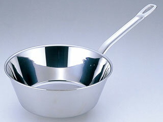 熱源を選ばないタフなアイテム。ガス火はもちろん業務用電磁調理器には特にお勧めです。高耐久ボディ・鍋本体には耐久性・耐腐食性に優れたモリブデン鋼を採用。アルゴン溶接で加工された取っ手部は内面にビスが無く洗浄が簡単です。一目で判る目盛付・便利な...