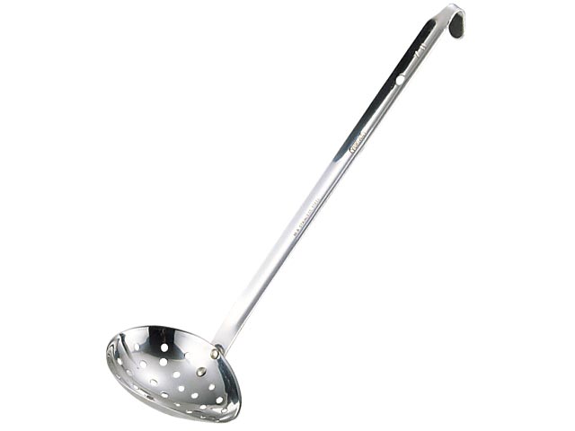 穴がある為、スープや水を切りながら食材をすくえます。サイズ：柄長25.5cm、7.6×11.4cm材質：18-8ステンレス商品コード00317088メーカー名YUKIWA関連商品(バラ)UK 横口スキンマ- 90cc 1点関連商品(ケース)UK 横口スキンマ- 90cc 12点・注意事項：モニターの発色によって色が異なって見える場合がございます。・領収書については、楽天お客様マイページから、商品出荷後にお客様自身で印刷して頂きますようお願い申し上げます。・本店では一つの注文に対して、複数の送り先を指定することができません。お手数おかけしますが、注文を分けていただきます様お願い致します。・支払い方法で前払いを指定されて、支払いまで日数が空く場合、商品が廃番もしくは欠品になる恐れがございます。ご了承ください。・注文が重なった場合、発送予定日が遅れる可能性がございます。ご了承ください。・お急ぎの場合はなるべく支払い方法で前払い以外を選択いただきます様お願い致します。支払い時期によっては希望納期に間に合わない場合がございます。