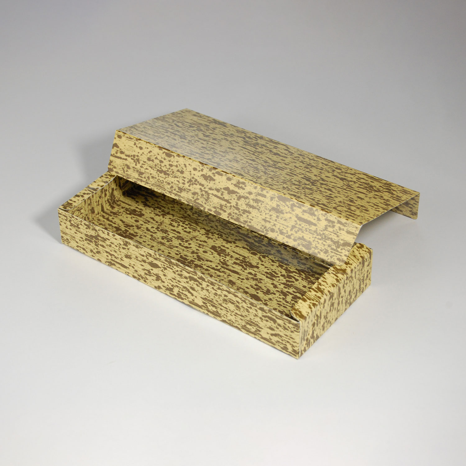 素朴な竹皮をイメージした紙容器(セパレート型)。サイズ：[本体]220×95×35mm／材質：紙商品コード00365376メーカー名松本電子レンジ可種別セット商品関連商品(ケース)竹皮紙容器PTY-220H-10S(本体・蓋セット) 500点・注意事項：モニターの発色によって色が異なって見える場合がございます。・領収書については、楽天お客様マイページから、商品出荷後にお客様自身で印刷して頂きますようお願い申し上げます。・本店では一つの注文に対して、複数の送り先を指定することができません。お手数おかけしますが、注文を分けていただきます様お願い致します。・支払い方法で前払いを指定されて、支払いまで日数が空く場合、商品が廃番もしくは欠品になる恐れがございます。ご了承ください。・注文が重なった場合、発送予定日が遅れる可能性がございます。ご了承ください。・お急ぎの場合はなるべく支払い方法で前払い以外を選択いただきます様お願い致します。支払い時期によっては希望納期に間に合わない場合がございます。