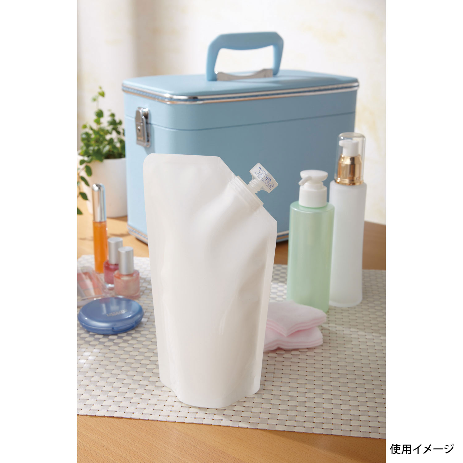 1ピースキャップ付・白色スタンド袋。ボイル殺菌対応：非対応。冷凍対応：-40℃。スパウト口径：6φ。サイズ：120×200(34.5)mm材質：ONY25μm/ドライ/LLDPE(乳白)130μm、[底]ONY15μm/ドライ/LLDPE90μm重量：10.61g容量：350ml商品コード00431050メーカー名カウパックサイズ120×200(34.5)mm材質ONY25μm/ドライ/LLDPE(乳白)130μm、[底]ONY15μm/ドライ/LLDPE90μm重量10.61g容量350ml関連商品(ケース)規格袋 カウパック DPW-0350 600点・注意事項：モニターの発色によって色が異なって見える場合がございます。・領収書については、楽天お客様マイページから、商品出荷後にお客様自身で印刷して頂きますようお願い申し上げます。・本店では一つの注文に対して、複数の送り先を指定することができません。お手数おかけしますが、注文を分けていただきます様お願い致します。・支払い方法で前払いを指定されて、支払いまで日数が空く場合、商品が廃番もしくは欠品になる恐れがございます。ご了承ください。・注文が重なった場合、発送予定日が遅れる可能性がございます。ご了承ください。・お急ぎの場合はなるべく支払い方法で前払い以外を選択いただきます様お願い致します。支払い時期によっては希望納期に間に合わない場合がございます。