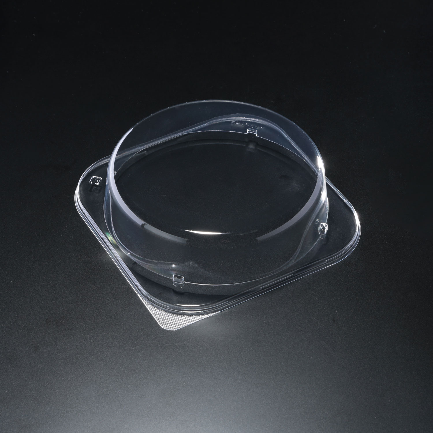 5号(160φ)ケーキ用。やや低い蓋。※本体は別売り。サイズ：180×180×40mm／材質：A-PET商品コード00680516メーカー名スミ電子レンジ不可種別蓋のみ対応付属品（別売）菓子容器 エスコン N182 W 本体 スミ関連商品(バラ)エスコン APFN182 透明A-PET 50点関連商品(ケース)エスコン APFN182 透明A-PET 400点・注意事項：モニターの発色によって色が異なって見える場合がございます。・領収書については、楽天お客様マイページから、商品出荷後にお客様自身で印刷して頂きますようお願い申し上げます。・本店では一つの注文に対して、複数の送り先を指定することができません。お手数おかけしますが、注文を分けていただきます様お願い致します。・支払い方法で前払いを指定されて、支払いまで日数が空く場合、商品が廃番もしくは欠品になる恐れがございます。ご了承ください。・注文が重なった場合、発送予定日が遅れる可能性がございます。ご了承ください。・お急ぎの場合はなるべく支払い方法で前払い以外を選択いただきます様お願い致します。支払い時期によっては希望納期に間に合わない場合がございます。