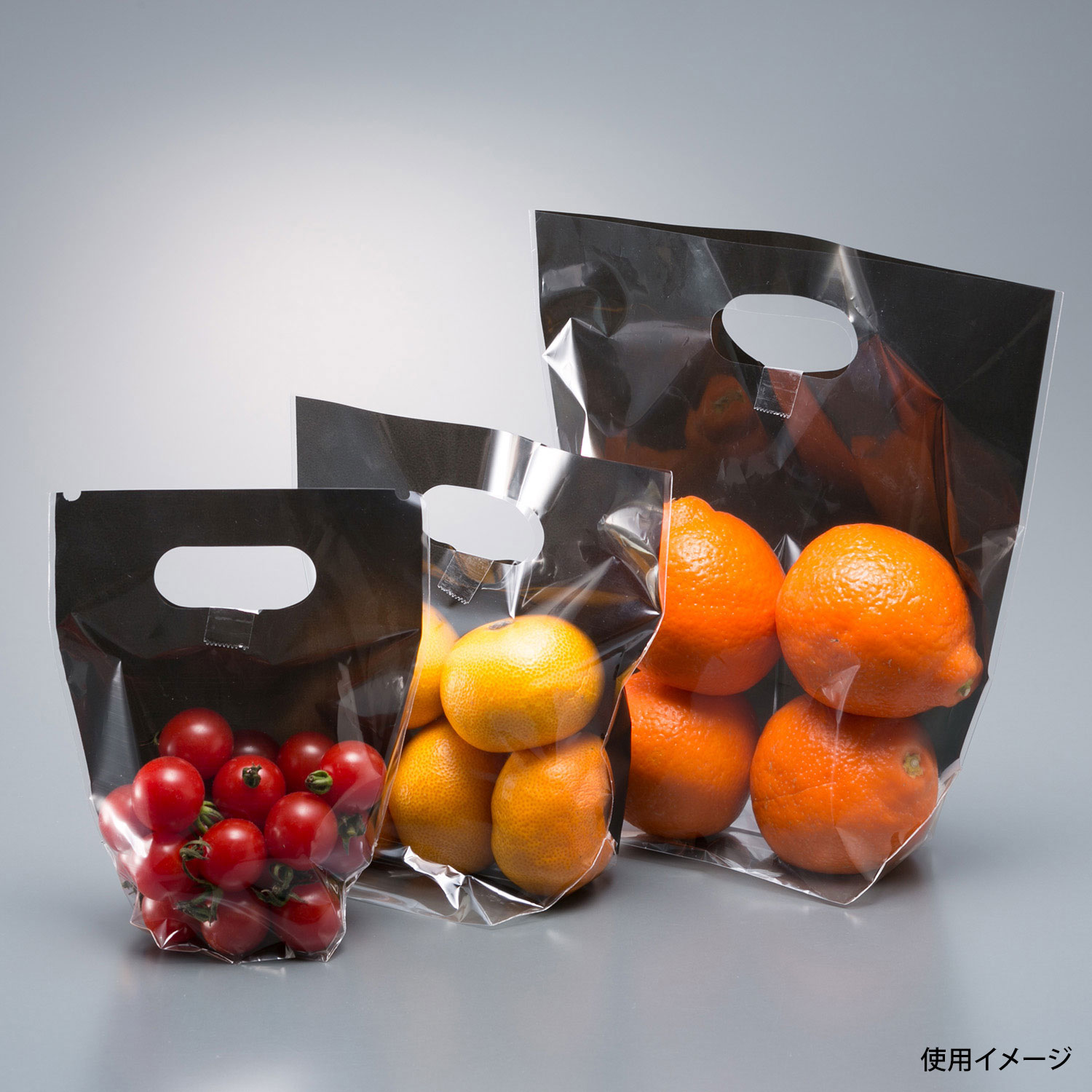片面黒の取っ手付スタンドパック。店頭での見栄えも抜群。穴無し。サイズ：160×180mm、[厚さ]40μ材質：OPP防曇重量：2.57g商品コード00481137メーカー名ベルグリーンワイズサイズ160×180mm、[厚さ]40μ材質OPP防曇重量2.57g関連商品(ケース)スタンドCoolo 1618 規格品 5000点・注意事項：モニターの発色によって色が異なって見える場合がございます。・領収書については、楽天お客様マイページから、商品出荷後にお客様自身で印刷して頂きますようお願い申し上げます。・本店では一つの注文に対して、複数の送り先を指定することができません。お手数おかけしますが、注文を分けていただきます様お願い致します。・支払い方法で前払いを指定されて、支払いまで日数が空く場合、商品が廃番もしくは欠品になる恐れがございます。ご了承ください。・注文が重なった場合、発送予定日が遅れる可能性がございます。ご了承ください。・お急ぎの場合はなるべく支払い方法で前払い以外を選択いただきます様お願い致します。支払い時期によっては希望納期に間に合わない場合がございます。