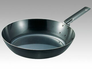 ※IH対応サイズ：底径250mm、柄長200mm、内径×深さ359×74mm、板厚2.3mm材質：鉄重量：2.4kg商品コード00276458重量2400.00g関連商品(バラ)SAオ-ブン用厚板フライパン36 1点・注意事項：モニターの発...