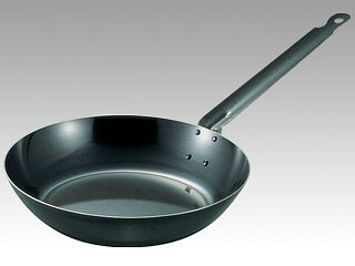 ※IH対応サイズ：底径155mm、内径×深さ222×45mm、板厚2.3mm材質：鉄重量：940g商品コード00614101重量940.00g関連商品(バラ)SA鉄黒皮厚板フライパン22 1点・注意事項：モニターの発色によって色が異なって見える場合がございます。・領収書については、楽天お客様マイページから、商品出荷後にお客様自身で印刷して頂きますようお願い申し上げます。・本店では一つの注文に対して、複数の送り先を指定することができません。お手数おかけしますが、注文を分けていただきます様お願い致します。・支払い方法で前払いを指定されて、支払いまで日数が空く場合、商品が廃番もしくは欠品になる恐れがございます。ご了承ください。・注文が重なった場合、発送予定日が遅れる可能性がございます。ご了承ください。・お急ぎの場合はなるべく支払い方法で前払い以外を選択いただきます様お願い致します。支払い時期によっては希望納期に間に合わない場合がございます。
