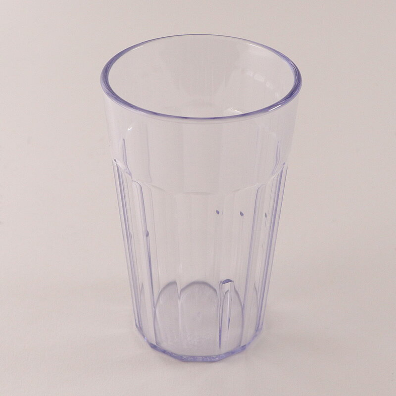 高耐久性の業務用タンブラー。[品番]174083。サイズ：φ71×H116mm材質：SAN容量：300cc商品コード00479960メーカー名キャンブロサイズφ71×H116mm材質SAN容量300cc関連商品(ケース)キャンブロ アクリルニューポートタンブラーNT-10 クリアー 1点・注意事項：モニターの発色によって色が異なって見える場合がございます。・領収書については、楽天お客様マイページから、商品出荷後にお客様自身で印刷して頂きますようお願い申し上げます。・本店では一つの注文に対して、複数の送り先を指定することができません。お手数おかけしますが、注文を分けていただきます様お願い致します。・支払い方法で前払いを指定されて、支払いまで日数が空く場合、商品が廃番もしくは欠品になる恐れがございます。ご了承ください。・注文が重なった場合、発送予定日が遅れる可能性がございます。ご了承ください。・お急ぎの場合はなるべく支払い方法で前払い以外を選択いただきます様お願い致します。支払い時期によっては希望納期に間に合わない場合がございます。
