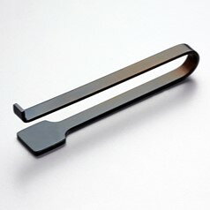 シンプルで使いやすいデザイン。材質：18-8ステンレス(発色加工)ミラー仕上品番：279450商品コード00482316サイズ100×17×16mm材質18-8ステンレス(発色加工)ミラー仕上関連商品(ケース)LW 18-8 ナイフレスト エア A100 黒発色 1枚・注意事項：モニターの発色によって色が異なって見える場合がございます。・領収書については、楽天お客様マイページから、商品出荷後にお客様自身で印刷して頂きますようお願い申し上げます。・本店では一つの注文に対して、複数の送り先を指定することができません。お手数おかけしますが、注文を分けていただきます様お願い致します。・支払い方法で前払いを指定されて、支払いまで日数が空く場合、商品が廃番もしくは欠品になる恐れがございます。ご了承ください。・注文が重なった場合、発送予定日が遅れる可能性がございます。ご了承ください。・お急ぎの場合はなるべく支払い方法で前払い以外を選択いただきます様お願い致します。支払い時期によっては希望納期に間に合わない場合がございます。