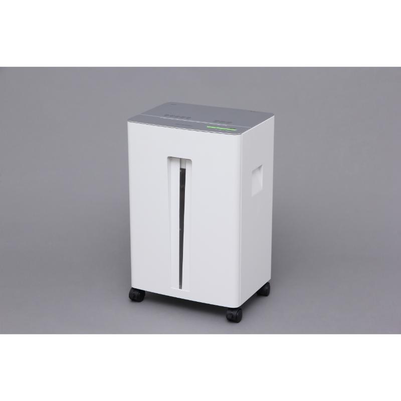オフィスに最適なA4コピー用紙を一度に23枚同時細断できるシュレッダーです。一回の投入で最大23枚同時裁断できるので大量の書類を破棄する際にとても便利です。移動に便利なキャスター付きです。サイズ：380×290×600mm材質：ABS樹脂、ポリプロピレン、スチール重量：18kg商品コード00808190メーカー名アイリスオーヤマサイズ380×290×600mm材質ABS樹脂、ポリプロピレン、スチール重量18000.00g関連商品(ケース)オフィスシュレッダーOF23 1点・注意事項：モニターの発色によって色が異なって見える場合がございます。・領収書については、楽天お客様マイページから、商品出荷後にお客様自身で印刷して頂きますようお願い申し上げます。・本店では一つの注文に対して、複数の送り先を指定することができません。お手数おかけしますが、注文を分けていただきます様お願い致します。・支払い方法で前払いを指定されて、支払いまで日数が空く場合、商品が廃番もしくは欠品になる恐れがございます。ご了承ください。・注文が重なった場合、発送予定日が遅れる可能性がございます。ご了承ください。・お急ぎの場合はなるべく支払い方法で前払い以外を選択いただきます様お願い致します。支払い時期によっては希望納期に間に合わない場合がございます。