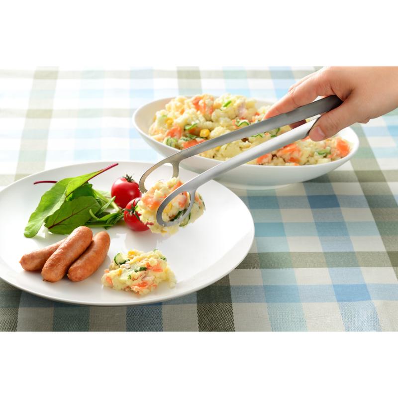 触れる面積が少ないので食材がくっつきにくい。食器洗い乾燥機使用可。サイズ：230×40mm材質：ステンレス鋼(クロム18％)重量：95g原産国／製造国：日本メーカー品番：142000商品コード00846898メーカー名オークスサイズ230×40mm材質ステンレス鋼(クロム18％)重量95.00g関連商品(バラ)あげものトング(化粧箱仕様)AUT1420 1点関連商品(小箱)あげものトング(化粧箱仕様)AUT1420 10点関連商品(ケース)あげものトング(化粧箱仕様)AUT1420 60点・注意事項：モニターの発色によって色が異なって見える場合がございます。・領収書については、楽天お客様マイページから、商品出荷後にお客様自身で印刷して頂きますようお願い申し上げます。・本店では一つの注文に対して、複数の送り先を指定することができません。お手数おかけしますが、注文を分けていただきます様お願い致します。・支払い方法で前払いを指定されて、支払いまで日数が空く場合、商品が廃番もしくは欠品になる恐れがございます。ご了承ください。・注文が重なった場合、発送予定日が遅れる可能性がございます。ご了承ください。・お急ぎの場合はなるべく支払い方法で前払い以外を選択いただきます様お願い致します。支払い時期によっては希望納期に間に合わない場合がございます。