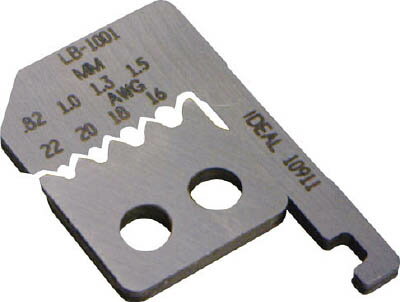 ●ストリップマスターライト用替刃です。●超硬鋼で精密に作られているため耐久性に優れ、切れ味も抜群です。●ブレード交換も簡単です。●一般ビニール電線に。●適合電線:AWG24〜30●全長(mm):34●適合機種:45-672　