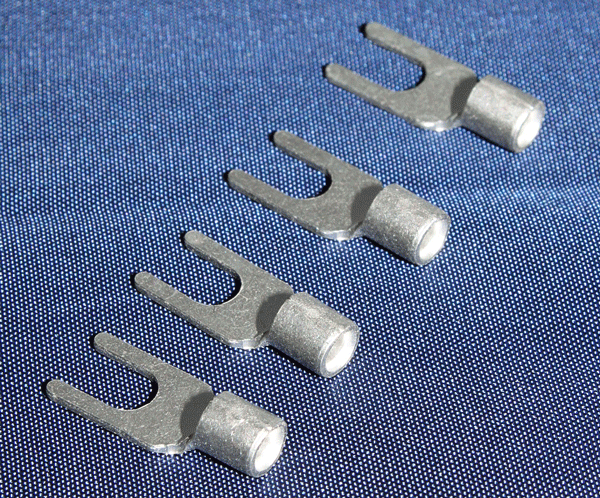 スピーカーケーブル用Y型圧着端子4個セット（14GAまで使用可)
