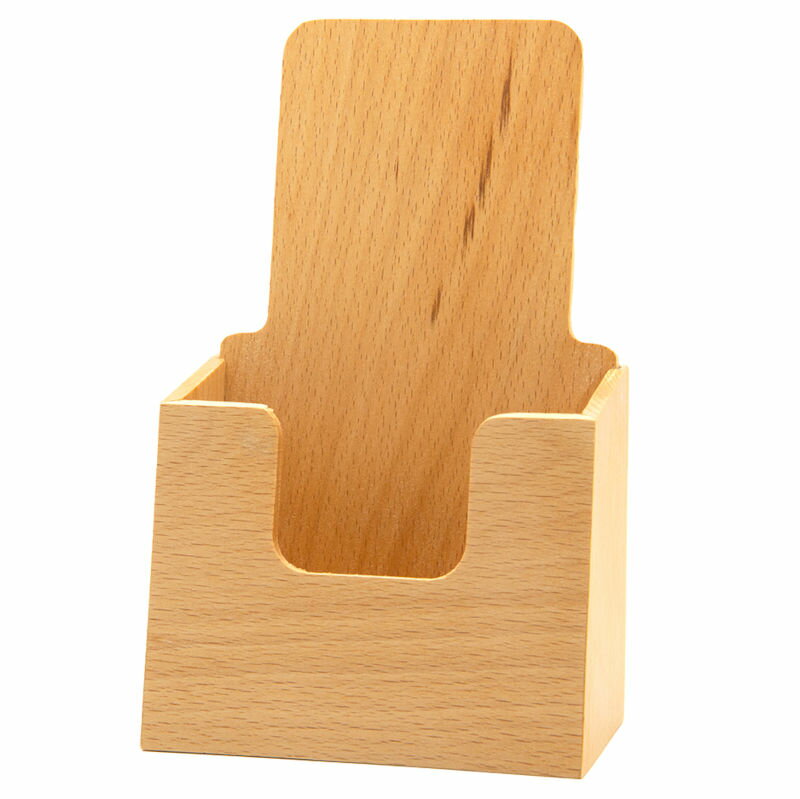 【その他の木製製品はこちらのバナーからどうぞ！】Wooden Sign Holder &nbsp; -リラックス空間に馴染む木製カタログケース- 木製カタログケース　A4三つ折り　MK-303 環境に配慮した、プラスチック不使用の木製カタログケースです。 木目カラーで、様々な空間に優しく溶け込みます。 落ち着いた印象の木目カラーですので、飲食店はもちろん、ホテルのフロント等でのご使用にも、いかがでしょうか。 ※こちらの製品は材質の特性上、全く同じ木目の商品はございません。予めご了承ください。 【商品明細・スペック】 外寸サイズ 内寸サイズ 適合用紙サイズ 材質 W118×D80×H195mm W107×D40mm A4三つ折り 木