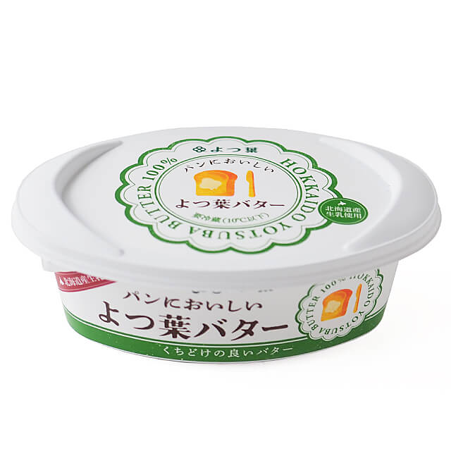 北海道産の良質な生乳を100％使用したバターをホイップし、今までのバターよりも柔らかく手軽に使えるかたさに仕上がっています。 口溶けが良く、程好い塩味とミルクの優しい風味が、こんがり焼いたパンの美味しさをいっそう引き立てます。 食卓の雰囲気を明るくするコンパクトで可愛らしい容器入りで、手軽に使え、冷蔵庫への出し入れも簡単です。 ■原材料名:生乳、食塩 ■内容量:100g ■賞味期限:商品パッケージに記載 ■保存方法:冷蔵庫で保管してください（10℃以下）。 ■販売者:よつ葉乳業株式会社（北海道） ■栄養成分表示（100g当たり） エネルギー：731kcal　たんぱく質：0.1〜1.1g　脂質：80.8g　炭水化物：0.1〜1.1g　ナトリウム：620mg　 ■配送形態:冷蔵 ※常温便・冷蔵便・冷凍便、複数ご注文の場合、品質上問題のないものは、冷蔵便、冷凍便の商品を優先に同一梱包にさせて頂きます。 ■その他の情報 ※在庫切れの場合は、お届けまでにお時間をいただくことがあります。 ※商品パッケージや仕様は予告なく変更になる場合がございます。食品表示情報につきましては、お手元に届きました商品の食品表示を必ずご確認いただきますようお願いします。■関連商品 冷蔵 よつ葉乳業 パンにおいしい発酵バター 100g