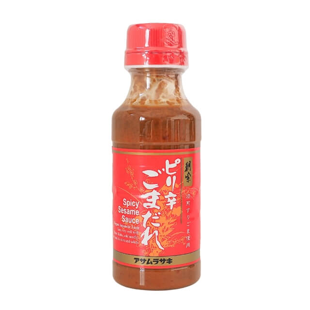 ごまだれに味噌とにんにく、唐辛子など香辛料を加えピリ辛に仕上げました。 鍋物にはもちろんのこと、餃子や、蒸し鶏、しゃぶしゃぶ、串カツなどにもお使いいただけます。 ■名称:ごまだれ ■原材料名:砂糖混合ぶどう糖果糖液糖(国内製造)、しょうゆ、醸造酢、マヨネーズタイプ調味料、すりごま、にんにく、みそ、香辛料、ラー油/調味料(アミノ酸等)、酒精、酸味料、増粘剤(キサンタン)、香辛料抽出物、(一部に卵・小麦・大豆・ごまを含む) ■内容量:250g ■賞味期限:商品パッケージに記載 ■保存方法:直射日光をさけ、冷暗所保存 ■製造者:株式会社アサムラサキ（岡山県笠岡市茂平989） ■栄養成分表示（大さじ約1杯(15g)当り） エネルギー：32kcal　たんぱく質：0.9g　脂質：1.6g　炭水化物：3.6g　食塩相当量：0.8g ■配送形態:常温 ※常温便・冷蔵便・冷凍便、複数ご注文の場合、品質上問題のないものは、冷蔵便、冷凍便の商品を優先に同一梱包にさせて頂きます。 ■使用上のご注意 ※中身が出にくいときは、軽く側面を押しながらご使用ください。 ※色ムラやごまの分離が生じますが、品質には問題ありません。 よく振ってご使用ください。 ※この容器は高温になると変形し、液漏れすることがありますので熱湯をかけたり、火のそば、炎天下の車内等高温の場所に置かないでください。 ※開栓後は冷蔵庫(10℃以下)に入れて、賞味期限に関わらずお早めにお使いください。 ■その他の情報 ※在庫切れの場合は、お届けまでにお時間をいただくことがあります。 ※商品パッケージや仕様は予告なく変更になる場合がございます。食品表示情報につきましては、お手元に届きました商品の食品表示を必ずご確認いただきますようお願いします。　