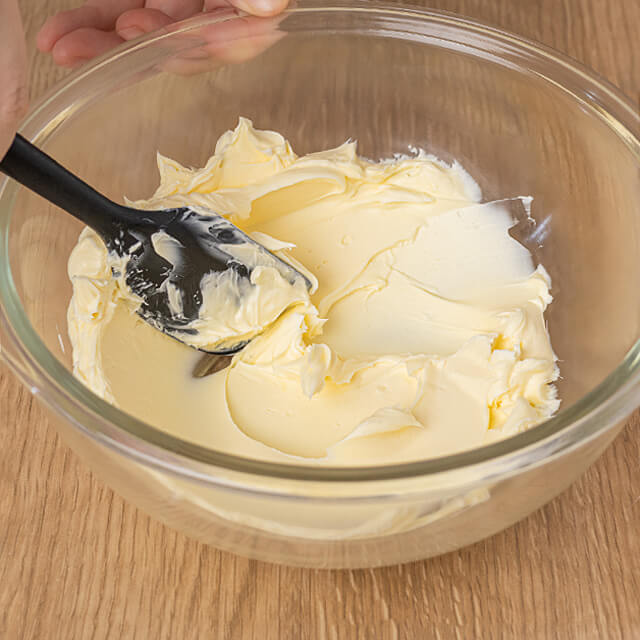 プロフーズの取寄 冷蔵 ケース販売 明治 ミゼールG（無塩） 500g×24個｜業務用｜アングル3