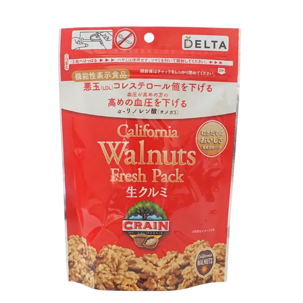 高品質なクルミを提供する事で好評を得ているクレインウォルナット社では、厳選した原料を最新鋭の技術で選別・加工しています。 クルミは「ブレインフード」です。 青魚のDHA同様、クルミにはα-リノレン酸と呼ばれるn-3脂肪酸（オメガ3）が豊富に含まれています。 また、クルミは「低糖質食品」でもあり、100g当りの糖質はわずか5.0g（100gのおにぎりの糖質量は39.0g ※日本食品標準成分表2020年版（八訂）より）。食物繊維を含み、鉄・マグネシウム・亜鉛も豊富です。 脱殻後のフレッシュなクルミをすぐにパック詰めしています。 ●窒素ガス充填 窒素ガスを充填し、鮮度を維持、クルミ本来のおいしさをお届けします。 ●便利なチャック式 保存を容易にするためにチャック式。 必要な量だけを必要な時に！ ■名称:木の実 ■原材料名:クルミ ■内容量:200g ■賞味期限:商品パッケージに記載 ■保存方法:直射日光・高温多湿を避け保存して下さい。 ■原産国名:アメリカ ■輸入者:株式会社デルタインターナショナル（東京都品川区北品川4-7-35) ■栄養成分表示（28g当たり） エネルギー：202kcal　たんぱく質：3.9g　脂質：19.7g コレステロール:0mg　炭水化物：2.9g（糖質:1.4g　食物繊維:1.5g） 食塩相当量：0.0g　亜鉛:0.8mg　カリウム:129mg　鉄:0.8mg マグネシウム:46mg　葉酸:34μg 機能性関与成分：α-リノレン酸2.6g（α-リノレン酸はオメガ3脂肪酸の1種です。） ※α-リノレン酸の含有量が一定の範囲内に収まるよう、クルミの栽培・出荷の管理を実施しています。しかし、クルミは生鮮食品ですので、収穫場所や収穫時期の気候などによって、α-リノレン酸の含有量が表示されている量を下回る場合があります。 ■配送形態:夏季冷蔵 ※常温便・冷蔵便をご注文の場合、冷蔵便の商品を優先に同一梱包にさせて頂きます。 ※品質保持のため、夏季期間（4月〜10月頃、おおよその気温が20℃前後）は冷蔵便で発送します。なお、気候条件等により温度帯の変更時期が変わることがございますので、予めご了承ください。 ■使用上の注意 ※本品は、事業者の責任において特定の保健の目的が期待できる旨を表示するものとして、消費者庁長官に届出されたものです。ただし、特定保健用食品と異なり、消費者庁長官による個別審査を受けたものではありません。 ※届出表示:本品にはα-リノレン酸が含まれます。α-リノレン酸には悪玉(LDL)コレステロール値を低下させる機能、血圧が高めの方の血圧を低下させる機能があることが報告されています。 ※一日当たりの摂取目安量:28g(ひとつかみ)を目安に、そのままお召し上がりください。 ※届出番号:J126 ※摂取上の注意:本品は多量摂取により疾病が治癒したり、より健康が増進するものではありません。脂質の過剰摂取を避けるため、1日の摂取目安量を守ってください。 ※食生活は、主食、主菜、副菜を基本に、食事のバランスを。 ※本品は、疾病の診断、治療、予防を目的としたものではありません。 ※体調に異変を感じた際は、速やかに摂取を中止し、医師に相談してください。 ※疾病に罹患している場合は医師に、医薬品を服用している場合は医師、薬剤師に相談してください。 ※本品は生のままでもおいしくお召し上がりいただけます。 ※まれにクルミの殻が混入していることがありますのでご注意ください。 ※保存方法の注意:クルミは暑さに弱い特性を持っています。酸化を防ぐためにできるだけ涼しいところで保存してください。 ※お子様がお召し上がる際は、のどに詰まらせない様ご注意ください。 ※つまみを勢いよく引くと破損してしまう場合がございます。開封時はやさしくお取り扱いください。 ※まれに虫食いの実が混入していることがあります。 ■その他の情報 ※在庫切れの場合は、お届けまでにお時間をいただくことがあります。 ※商品パッケージや仕様は予告なく変更になる場合がございます。食品表示情報につきましては、お手元に届きました商品の食品表示を必ずご確認いただきますようお願いします。 ■変更履歴 2026.10.15 商品パッケージが変わりました。（機能性表示食品になりました。）■関連商品 夏季冷蔵 クレイン クルミLHP 1kg 夏季冷蔵 クレイン クルミLMP 1kg　