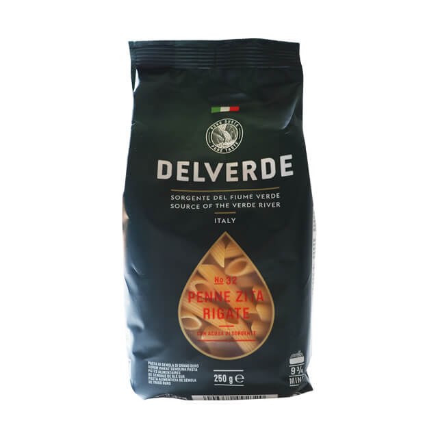 商品特長 1967年にイタリアAbruzzo（アブルッツオ）地方に創業したDelverde（デルヴェルデ）は、その地方の昔ながらの伝統的な方法を引き継いで生産を続けています。 完璧な「アルデンテ」の食感を生み出す最高級のデュラム小麦を使用。青銅の鋳型を使用した押し出し法によってパスタソースが上手く絡むような表面を作り、その後乾燥させることで小麦の特性を保っています。 ■標準ゆで時間…7〜8分 仕様 ■名称：マカロニ ■原材料名：デュラム小麦のセモリナ ■内容量：250g ■賞味期限：商品パッケージに記載 ■保存方法：冷暗所に保存 ■原産国：イタリア ■輸入者：フレンチ・エフ・アンド・ビー・ジャパン（株）（東京都大田区平和島6-1-1） 栄養成分表示（100g当たり） エネルギー：350kcal　たんぱく質：13.8g　脂質：1.2g　炭水化物：71.1g　食塩相当量：0g 配送形態 常温 【異なる温度帯の商品をご注文頂いた場合】 ※常温便・冷蔵便・冷凍便、複数ご注文の場合、品質上問題のないものは、冷蔵便、冷凍便の商品を優先に同一梱包にさせて頂きます。 在庫区分 在庫商品 ※在庫切れの場合は、お届けまでにお時間をいただくことがあります。 使用上の注意 ※表面に茶色の斑点が見られる場合がございますが、デュラム小麦の皮由来のものです。品質には問題ございません。 その他の情報 ※商品パッケージや仕様は予告なく変更になる場合がございます。