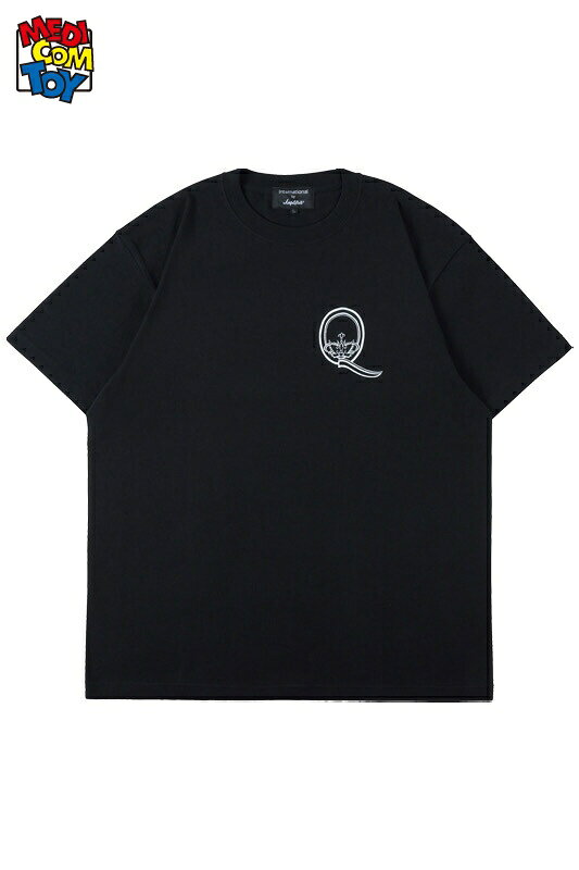 【メディコム・トイ公式】International by Amplifier “Queen” “Queen” T-SHIRT アンプリファイアー MEDICOM TOY メディコムトイ MEDICOMTOY アパレル Tシャツ ロックTシャツ アーティストTシャツ ファッション ギフト プレゼント