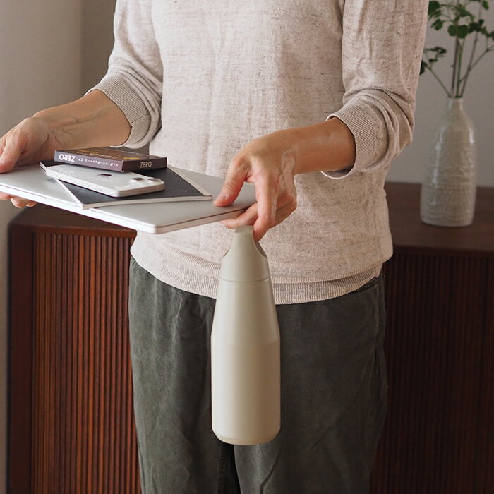 乐天商城 - キントー　トレイルタンブラー　580ml　サンドベージュ　/　KINTO　/　炭酸 ビール 保温 保冷 真空二重構造 水筒 ステンレス ハンドル付き 蓋付き アウトドア スポーツ観戦 グロウラー ギフト プレゼント