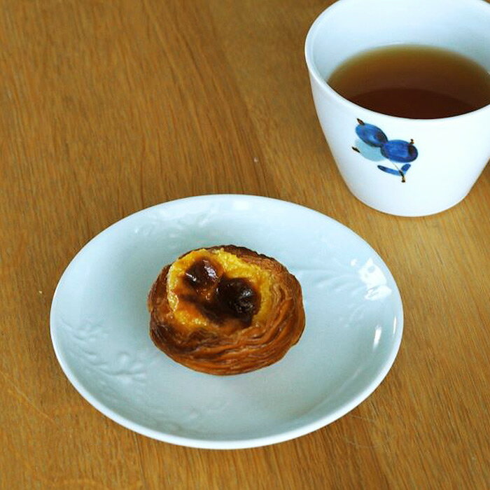 【11/25★最大100％Pバック】九谷青窯 高原真由美 白磁いっちん草花散らし 4.5寸皿 / 九谷青窯 くたにせいよう 九谷焼 和食器 作家もの 磁器 プレート 中皿 取り皿 デザート皿 花柄 白い食器 ギフト プレゼント