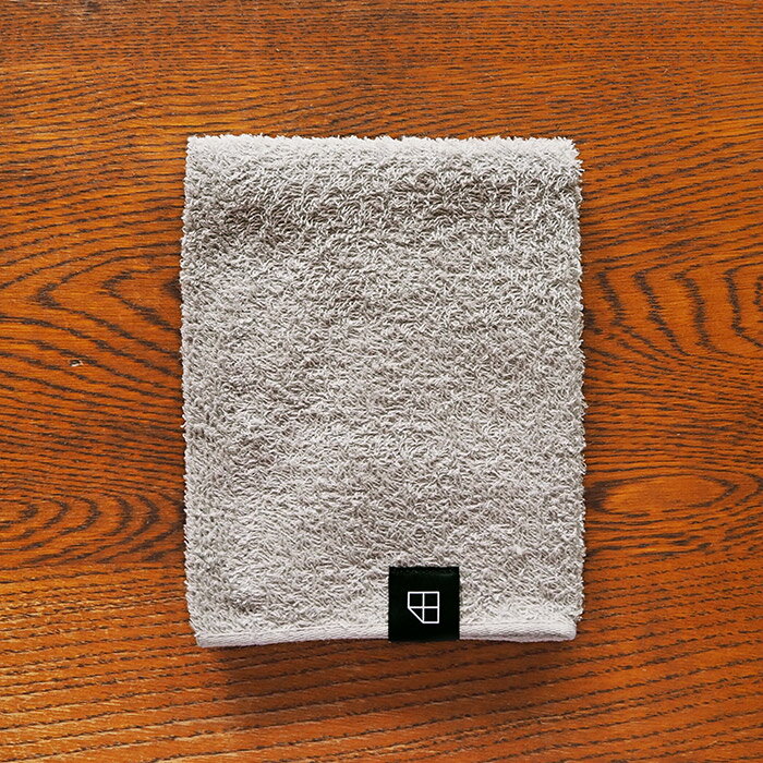 歴史ある大阪の泉州タオルのにちにち おしぼりは、薄手でコンパクトなので乾きも早く、除菌機能のある繊維で作られているので衛生的。調理中の手拭きや台拭きなどにぴったりで、価格も手頃なので何枚かあると便利です。