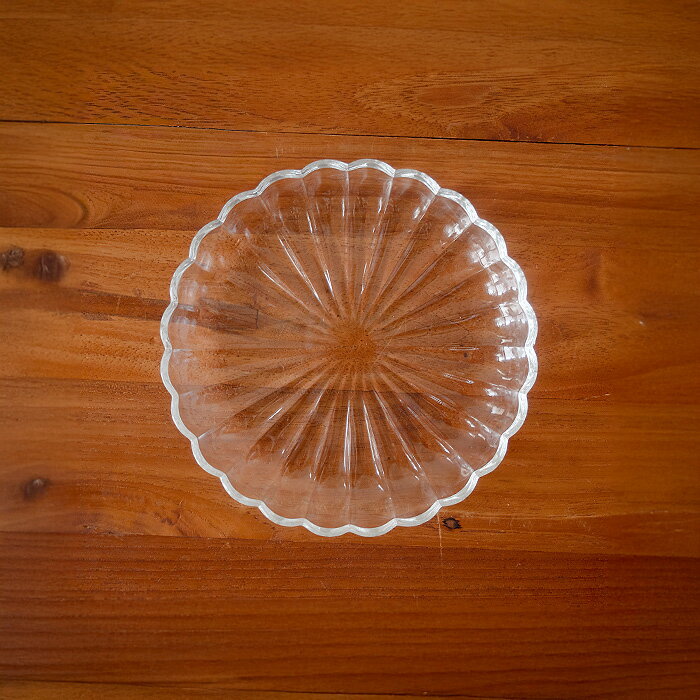 【ひなまつりP5倍】菊華 皿 16cm / ガラス器 花モチーフ 縁起物 食器 お重用 菊 取り皿 お正月 ハレの日 新年 ハンドメイド 日本製