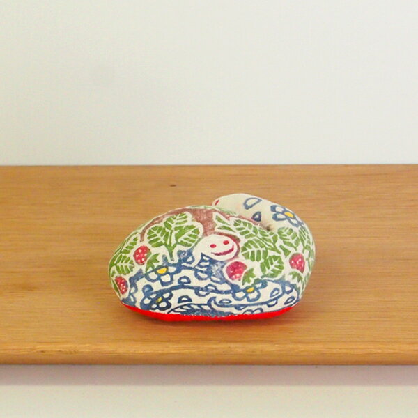 【お買い物マラソン クーポン対象】真工藝 木版手染めぬいぐるみ 干支シリーズ・親 巳 へび/ 真工芸 十二支 干支の置物 正月飾り 版画 伝統工芸 飛騨高山 ギフト プレゼント 出産祝い [2]