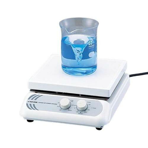 ●セラミックガラス製プレートで耐熱性・耐薬品性に優れています。●最高温度550度までの高温加熱用途に使用できます。●アルゴリズムによるPID温度制御により、プレート温度制御が向上しました。●高温時に誤って触れる事がないように高温警報表示機能付きです。●スロースタート回転機能により溶液の飛散を抑えます。●最高温度（度）：550●プレートサイズ（mm）：251×254●回転数：最大約1200rpm●モーター：DCブラシモーター●温度制御方式：PID制御●センサー：K熱電対●温度・回転数調節：ボリューム設定式●材質：プレート／セラミックガラス、本体／アルミダイキャスト耐熱塗装●ヒーター容量：1400W●安全装置：過電流ヒューズ・高温警告表示機能●電源：AC100V 50／60Hz●電源コード長：約1.5m●加熱板サイズ（mm）：232×235●本体サイズ：270×368×104mm●重量：約5.0kg●※回転子は付属していません。（推奨回転子：直径8×30mm）●点検項目：実測回転数・実測温度・絶縁抵抗値・外観●事業者向け商品です。リニューアルに伴い、パッケージ・内容等予告なく変更する場合がございます。予めご了承ください。広告文責：楽天グループ株式会社050-5212-8316