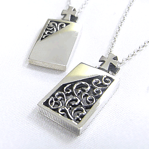 ペア割引シルバー925 十字架と唐草模様のデザインペンダントいぶし銀/楽ギフ_包装