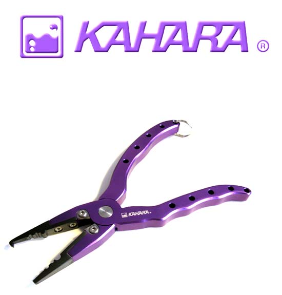 ・アルミニウム合金ボディーで重量120g・タングステンスティールカッターでたわんだPEラインも楽々カット！・先端パーツは錆に強いチタンコーティング・フック交換に便利なスプリットリングオープナー（内径4.5mm・＃2程度のサイズから使用可能）・マルチベルト採用により、ホルダー自体をしっかり固定できる3システムホルダー・落下、紛失を防止するランヤード付き