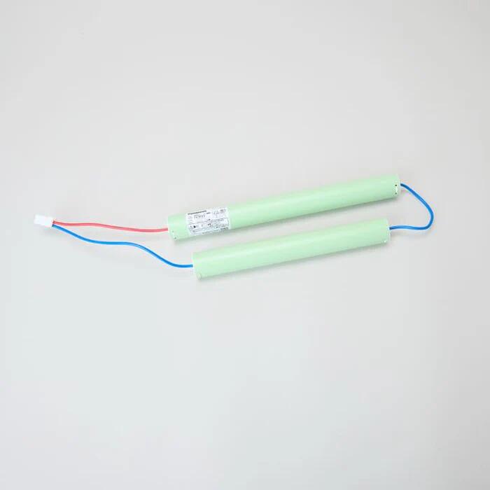 商品詳細 型式 FK899 名称 ニッケル水素蓄電池 定格電圧 10.8V 定格容量 3000mAh 器具質量 0.8kg 42899 検索ワード 消防用品 煙感知器 警報ベル 警報機 火災報知器 火災警報器 煙 電池 住宅用火災警報器 住宅火災警報器 電池式 単独型 薄型 小型 高機能 警報音 音声警報 音声 煙式 表示灯 誘導灯 非常警報 蓄光パネル 鉛蓄電池 交換電池 無線 都市ガス 消防設備 リチウム電池 消火器 消化器 液体 粉末 強化液 設置台 格納箱 加圧式 スタンド 人気 売れ筋 口コミ セール ワンダフルデー 5と0のつく日 39ショップ お買い物マラソン スーパーセール交換電池 FK899 誘導灯・非常用照明器具用蓄電池 交換目安は4~6年です。 納期目安は約7~10日前後 - 納期目安のため、配送状況やメーカー在庫状況により前後いたします - 正確な納期はメーカーへ発注後、返答あり次第のご連絡となります。 - 納期のご連絡には3~5営業日かかる場合もございます。 上記、予めご了承くださいますようお願いいたします。