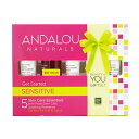 商品説明 ●ANDALOU Sensitive (アンダルー センシティブ) シリーズのスキンケアセットです。 ●すこやかな肌のお手入れには欠かせない5つの化粧品が入っています。 ●「使ってみたいけど合わなかったらどうしよう……」「旅行先でも使いたい！」と思っている方にオススメです。 ＜内容物＞ ・1000 Roses パールエクスフォリエーター 24ml (0.8 floz) / リキッド ・1000 Roses フローラルトナー 30ml (1floz) / リキッド ・1000 Roses ローズウォーターマスク 15ml (0.5 floz) / マスク ・1000 Roses デイクリーム 12ml (0.4 floz) / クリーム ・1000 Roses ナイトクリーム 12ml (0.4 floz) / クリーム ※Non-GMO (非遺伝子組換え) / グルテンフリー / ビーガン仕様 / 動物実験なし 消費期限・使用期限の確認はこちら ご留意事項 ●特性上、空輸中の温度・気圧の変化により、キャップ部分から漏れが生じる場合があります。同梱商品に付着した場合も含め、返品・返金・交換等の対応はいたしかねますので、ご理解・ご了承の上ご購入いただきますようお願いいたします。 内容量 / 形状 1000 Roses パールエクスフォリエーター 24ml (0.8 floz) / リキッド1000 Roses フローラルトナー 30ml (1floz) / リキッド1000 Roses ローズウォーターマスク 15ml (0.5 floz) / マスク1000 Roses デイクリーム 12ml (0.4 floz) / クリーム1000 Roses ナイトクリーム 12ml (0.4 floz) / クリーム 成分内容 1000 Roses パールエクスフォリエーター アロエベラ液汁*、水、ローズ水*、グリセリン、水添ホホバ油、キサンタムガム、アラントイン、ビサボロール、ロドデンドロンフェルギネウム葉培養細胞エキス*、リンゴ果実培養細胞エキス*、ブドウ果実成長点細胞培養物*、アサイヤシ果実エキス*、カニナバラ種子エキス*、クコ果実エキス*、ヒポファエラムノイデス果実エキス*、セイヨウニワトコ果実エキス*、ビルベリー果実エキス*、ウワウルシ葉エキス*、アロニアアルブチホリア果実エキス*、カニナバラ果実油*、ザクロ種子油*、ヒアルロン酸Na、マグノリアオフィシナリス樹皮エキス、ボスウェリアセラタエキス、パンテノール、チャ葉エキス*†、ハイビスカス花エキス*†、マンニトール、セルロース、ヒドロキシプロピルメチルセルロース、酸化鉄、フェネチルアルコール、エチルヘキシルグリセリン、バラエキス、バニラ果実エキス、ニオイテンジクアオイ花油*、オレンジ果皮油* 1000 Roses フローラルトナー アロエベラ液汁*、精製水、ローズ花蒸留物＊、植物由来グリセリン、パンテノール、PCA-Na、トコフェロール、 (オレイン酸ソルビタンデシルグルコシド) クロスポリマー、植物幹細胞 (アルペンローズ、セイヨウリンゴ、ソーラビティス) 、バイオアクティブ8ベリーコンプレックス＊、スージングコンプレックス (ヒアルロン酸ナトリウム、マグノリアオフィシナリス樹皮エキス、ボスウェリアセラタエキス) 、ザクロ果実エキス＊、ハイビスカス花エキス＊†、茶葉 (ホワイトティー) エキス＊†、フェネチルアルコール、エチルヘキシルグリセリン、ローズ分離物、バニラ分離物、ニオイテンジクアオイ花 (ローズゼラニウム花) 油＊、オレンジ果皮油＊ 1000 Roses ローズウォーターマスク アロエベラ液汁*、水、ローズ水*、グリセリン、炭酸ジカプリリル、ステアリン酸グリセリル (SE) 、セタノール、カニナバラ果実油*、ザクロ種子油*、ステアリン酸、ビオサッカリドガム-1、ロドデンドロンフェルギネウム葉培養細胞エキス*、リンゴ果実培養細胞エキス*、ブドウ果実成長点細胞培養物*、アサイヤシ果実エキス*、カニナバラ種子エキス*、クコ果実エキス*、ヒポファエラムノイデス果実エキス*、セイヨウニワトコ果実エキス*、ビルベリー果実エキス*、ウワウルシ葉エキス*、アロニアアルブチホリア果実エキス*、クランベリー果汁*、パンテノール、アラントイン、ヒアルロン酸Na、マグノリアオフィシナリス樹皮エキス、ボスウェリアセラタエキス、酢酸トコフェロール、ビサボロール、チャ葉エキス*†、ハイビスカス花エキス*†、フェネチルアルコール、エチルヘキシルグリセリン、バラエキス、バニラ果実エキス、ニオイテンジクアオイ花油*、オレンジ果皮油* 1000 Roses デイクリーム アロエベラ液汁*、精製水、植物由来グリセリン、セタノール、ローズヒップ果実油＊、炭酸ジカプリリル、ステアリン酸グリセリル、ステアリン酸、ビオサッカリドガム-1、アラントイン、オリーブスクワラン、ザクロ種子油＊、植物幹細胞 (アルペンローズ、セイヨウリンゴ、ソーラビティス) 、バイオアクティブ8ベリーコンプレックス＊、スージングコンプレックス (ヒアルロン酸ナトリウム、マグノリアオフィシナリス樹皮エキス、ボスウェリアセラタエキス) 、パンテノール、パルミチン酸エチルヘキシル、レシチン、コーンスターチ＊、ダマスクバラ花水＊、クランベリー果汁＊、茶葉 (ホワイトティー) エキス＊、ルイボスエキス＊†、トコフェロール、フェネチルアルコール、エチルヘキシルグリセリン、ローズ分離物、バニラ分離物、ニオイテンジクアオイ花 (ローズゼラニウム花) 油＊、オレンジ果皮油＊ 1000 Roses ナイトクリーム アロエベラ液汁*、精製水、トリ (カプリル酸 / カプリン酸) グリセリル、ヒマワリ種子油*、ステアリン酸グリセリル (SE) 、植物由来グリセリン、セタノール、植物幹細胞 (アルペンローズ、リンゴ、ソーラビティス) 、バイオアクティブ8ベリーコンプレックス*、ステアリルアルコール、ビオサッカリドガム-1、スージングコンプレックス (ヒアルロン酸ナトリウム、マグノリアオフィシナリス樹皮エキス、ボスウェリアセラタエキス) 、ステアリン酸、ジメチコン、シアバター*†、ビサボロール、キサンタンガム、レシチン、ローズヒップ果実油*、ザクロ種子油*、パンテノール、トコフェロール、アラントイン、加水分解コメタンパク、アスコルビン酸マグネシウム、ローズ蒸留物*、クランベリー果汁*、茶葉 (ホワイトティー) エキス*†、ルイボスエキス*†、フェネチルアルコール、エチルヘキシルグリセリン、ローズ分離物、バニラ分離物、ニオイテンジクアオイ花 (ローズゼラニウム花) 油*、オレンジ果皮油* *：オーガニック認定 †：フェアトレード成分 ※詳しくはメーカーサイトをご覧ください。 使用方法 1000 Roses パールエクスフォリエーター 湿らせた清潔な指につけ、顔や首に優しく弧を描くようにつけます。 目や唇の周りは避けてください。 水でよくすすいでください。 1000 Roses フローラルトナー 良く振ってからご使用ください。 クレンジング後、目を閉じて顔や首に優しくスプレーしてください。 素顔又はメイクの上からでもお使いいただけます。 1000 Roses ローズウォーターマスク 乾いた清潔な肌に均等につけてください。 目や唇の周りは避けてください。 10分程度放置した後、水でよく洗い流してください。 1000 Roses デイクリーム 清潔な顔や首につけてください。 1000 Roses ナイトクリーム 清潔な顔や首につけてください。 メーカー Andalou Naturals （アンダルー ナチュラルズ） ・この製品は外部用です。 ・目に入らないようご注意ください。 ・お肌に合わない場合は使用をやめ、症状によっては医師にご相談ください。 ・効能・効果の表記は薬機法により規制されています。 ・医薬品該当成分は一切含まれておりません。 ・メーカーによりデザイン、成分内容等に変更がある場合がございます。 ・製品ご購入前、ご使用前に必ずこちらの注意事項をご確認ください。 1000 Roses Get Started Kit 5pc 生産国: アメリカ 区分: 化粧品 広告文責: &#x3231; REAL MADE 050-3138-5220 配送元: CMG Premium Foods, Inc. organic 有機 おーがにっく ゆうき 天然 てんねん 人気 にんき おすすめ お勧め オススメ ランキング上位 らんきんぐ 海外 かいがい スキンケア フェイシャルケア フェイスケア 美容 化粧水 メイク 化粧 けしょう ランキング 潤い うるおい トラベル おためし お試し セット アンダローナチュラルズ アンダルーナチュラルズ アンダロウナチュラルズ あんだろーなちゅらるず あんだるーなちゅらるず