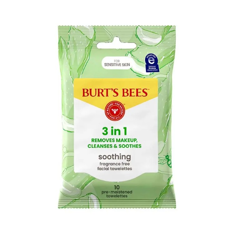 敏感肌にも使いやすい、無香料・低刺激性のやわらかなクレンジングシートです。コットンとアロエを配合し、肌の汚れや余分な皮脂、メイクをやさしく拭き取りながら、うるおいを与えて整えます。こすったり洗い流したりする必要がなく、手軽に使用できます。パッケージデザインは変更される場合があります。