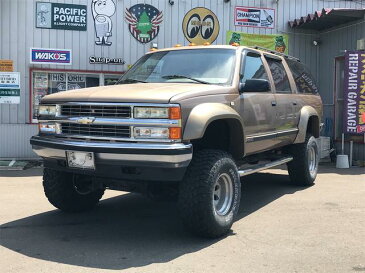 GMC サバーバン ベースグレード 左ハンドル 5人乗り プロコンプリフトアップ（GMC）【中古】