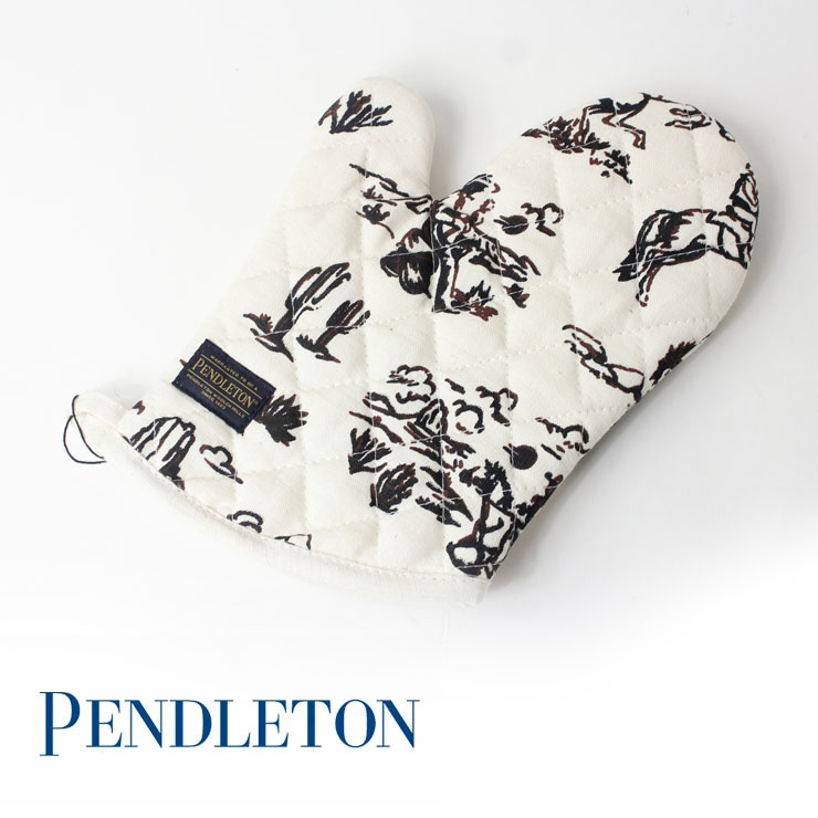 ネコポス可 タイプ PENDLETON ペンドルトン ラリアットP　ミトン　キャンプ キッチングッズ アウトドア 柄 なべつかみ コットン 麻 リネン 現在開催中のキャンペーン一覧PENDLETON(ペンドルトン）から新作アイテムが入荷しましPENDLETONならではのテキスタイルを落とし込んだミトン。白地にラリアット（投げ縄）柄をプリントした新しいデザイン。コットンと麻を組み合わせたさらりとしたした質感の生地です。中綿入り。 ※　商品写真は実際の色に近づけるように作業していますが、ディスプレイにより、実物とイメージ・色が異なる場合もございますので予めご了承下さい。 SPEC＆ATTENTION サイズ 全長：26cm 幅：15cm 素材 コットン50％麻50％ 中わた：コットン100％ 生産国 インド製 注意 ※画面上の色はブラウザや設定により、実物とは異なる場合があります。 ※生地の特性上、画像と柄の出方が異なる場合がございます。不良品ではございませんので、予めご了承お願い致します。