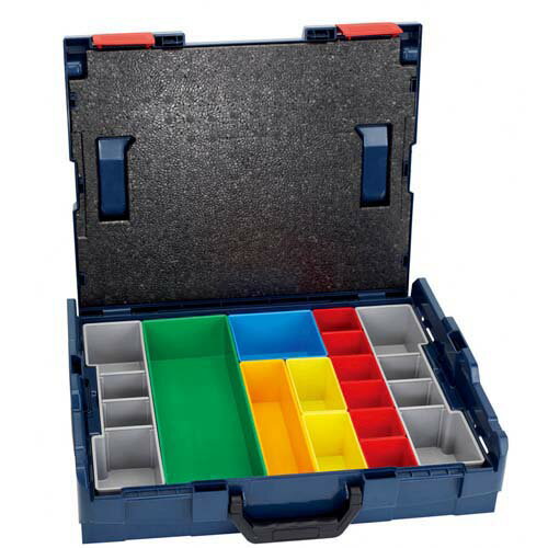 ●エルボックスシステムの工具箱を連結することが可能です。●現場に応じて必要なものだけを持ち運ぶことが可能です。●必要な場面で迅速に必要なものを取り出すことができます。●コンパクトに、まとめて収納することができます。●安全に、楽に持ち運ぶことができます。●めったなことでは壊れないタフな材質・構造(耐荷重100kg)です。●電動工具や先端工具、ネジやビスなどの入れ物として。●色：ブルー●外形寸法(mm)間口：442●外形寸法(mm)奥行：357●外形寸法(mm)高さ：117●有効内寸(mm)間口：370●有効内寸(mm)奥行：310●有効内寸(mm)高さ：50●内容：L-BOXX102+2608438026(セット内容)●L-BOXX102●パーツケースリニューアルに伴い、パッケージ・内容等予告なく変更する場合がございます。予めご了承ください。広告文責：楽天グループ株式会社050-5212-8316