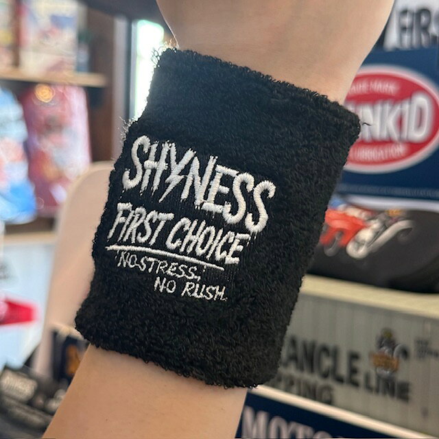 【リストバンド】 SHYNESS シャイネス WRISTBAND手首 装飾 バンド ライブ フェス スポーツ 汗対策 汗とり 汗吸収　タオル代わり オシャレ 80〜90年代