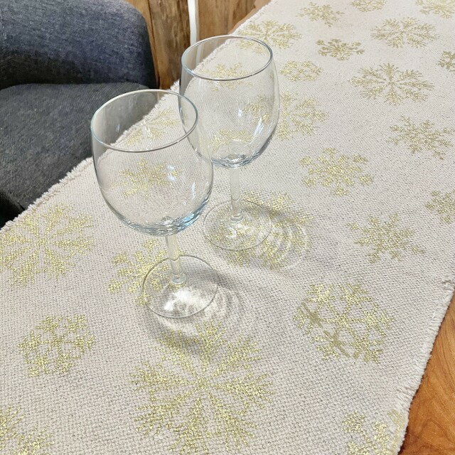 【テーブルランナー】雪の結晶 ランチョンマット ベージュ ゴールド 金 ランチマット テーブルマット プレースマット インテリア 敷物 食卓 おしゃれ 華やか 高級感 ゴージャス テーブル用品 m3