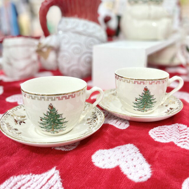 楽天Pua Hawaii【Spode】ティーカップ 小皿 2点×2セット マグカップ ゴールド クリスマス クリスマスツリー サンタクロース インテリア 浅皿 陶器 陶器製 ハワイ HAWAII 海外インテリア 西海岸風 ハワイアン雑貨 ギフト プレゼント 引っ越し祝い クリスマスプレゼント