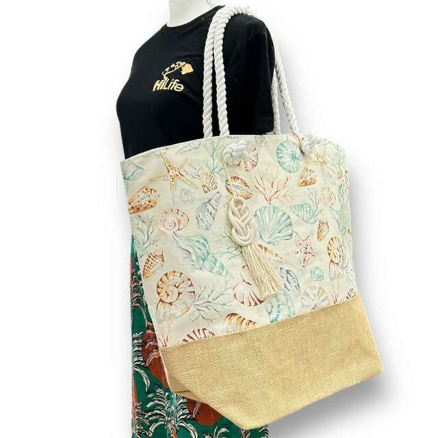 【送料無料】【ハワイ入荷！】【REUSABLE BAG】ビッグトートバッグ ジュートバッグ 麻 シェル柄 チャーム付き キャンバス マチあり ビーチバッグ 大容量 アウトドア 軽量 大きめサイズ 海 カジュアル ビーチ ハワイ ハワイアン雑貨 HAWAII ギフト プレゼント mu