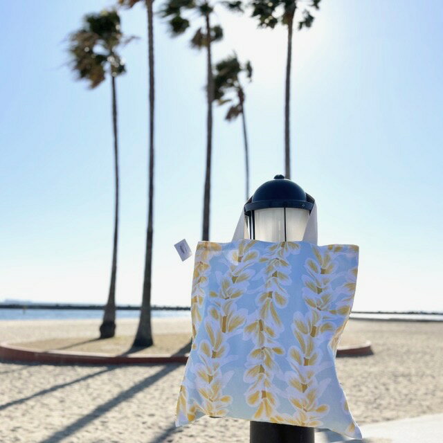 【SoHa Living】ソーハリビング トートバッグ スクエアトートバッグ イエロー ブルー レイ レイ柄 プルメリア マチなし コットン100％ キャンバス レディース 鞄 旅行 ビーチ レッスン ショッピング ハワイアン雑貨 HAWAII アロハ ギフト プレゼント yuのサムネイル