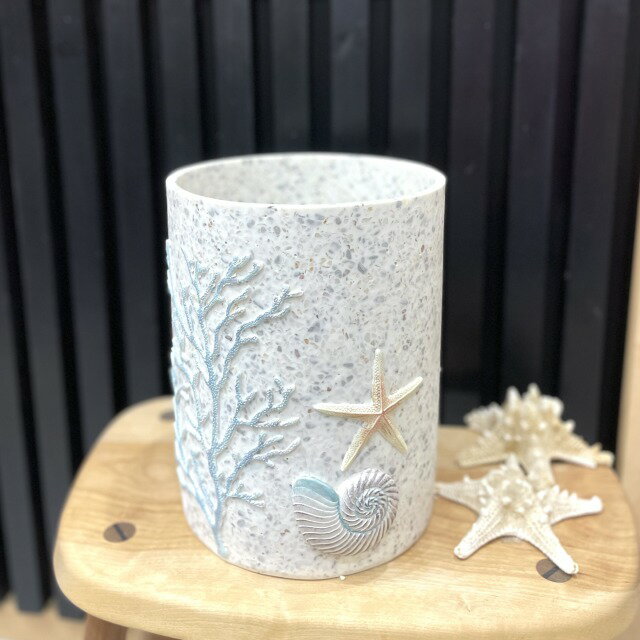 【送料無料】【ダストボックス】シェル柄 ポット ゴミ箱 ごみ箱 鉢 植木鉢 プランター 植物 貝殻 ヒトデ サンゴ ガーデニング 園芸 インテリア 玄関 オブジェ 収納 陶器 陶器製 ハワイ HAWAII マリン 海外インテリア 西海岸風 ハワイアン雑貨 ギフト プレゼント mu