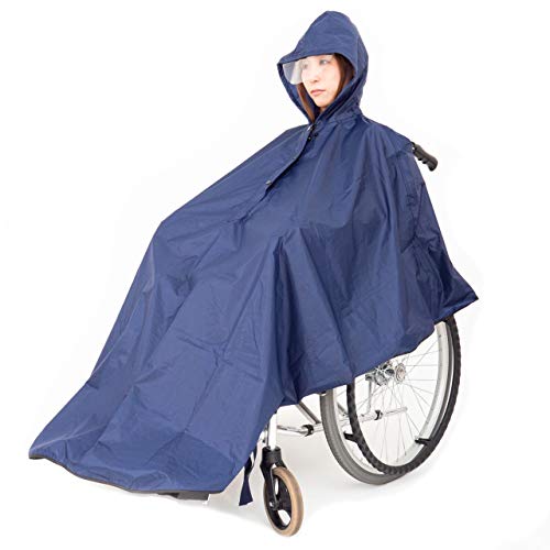 ◆商品名：medicareral 車椅子用レインコート 車いす レインコート 雨具 ポンチョ カッパ カバー ★ 車椅子に座った状態のまま、上から被るだけの着脱容易なポンチョ型レインコートです。表面には撥水加工を、縫い目には雨が染み込まないよう防水テープ加工を施しているため、水の侵入をしっかりガード！雨粒を流れるように弾きます！ ★透明バイザーで雨の日も視界良好。雨の中でも視界を遮らず安全に移動す流ことができます！背もたれの荷物もしっかり覆います。背面には反射テープを備えており、夜の移動も安心です。 ★足元まですっぽり覆うことができ、また、ストラップを使用することで車いすの側面にしっかりと留めることができるので、風の強い日も巻き上がりを防止できます。 ★厚手素材で破れにくく、肌寒い日には防寒着として利用できます。 ★携帯に便利な収納ポーチ付き。使用後に乾燥させてから防水スプレー等でお手入れしていただきますとより長くご使用いただけます。