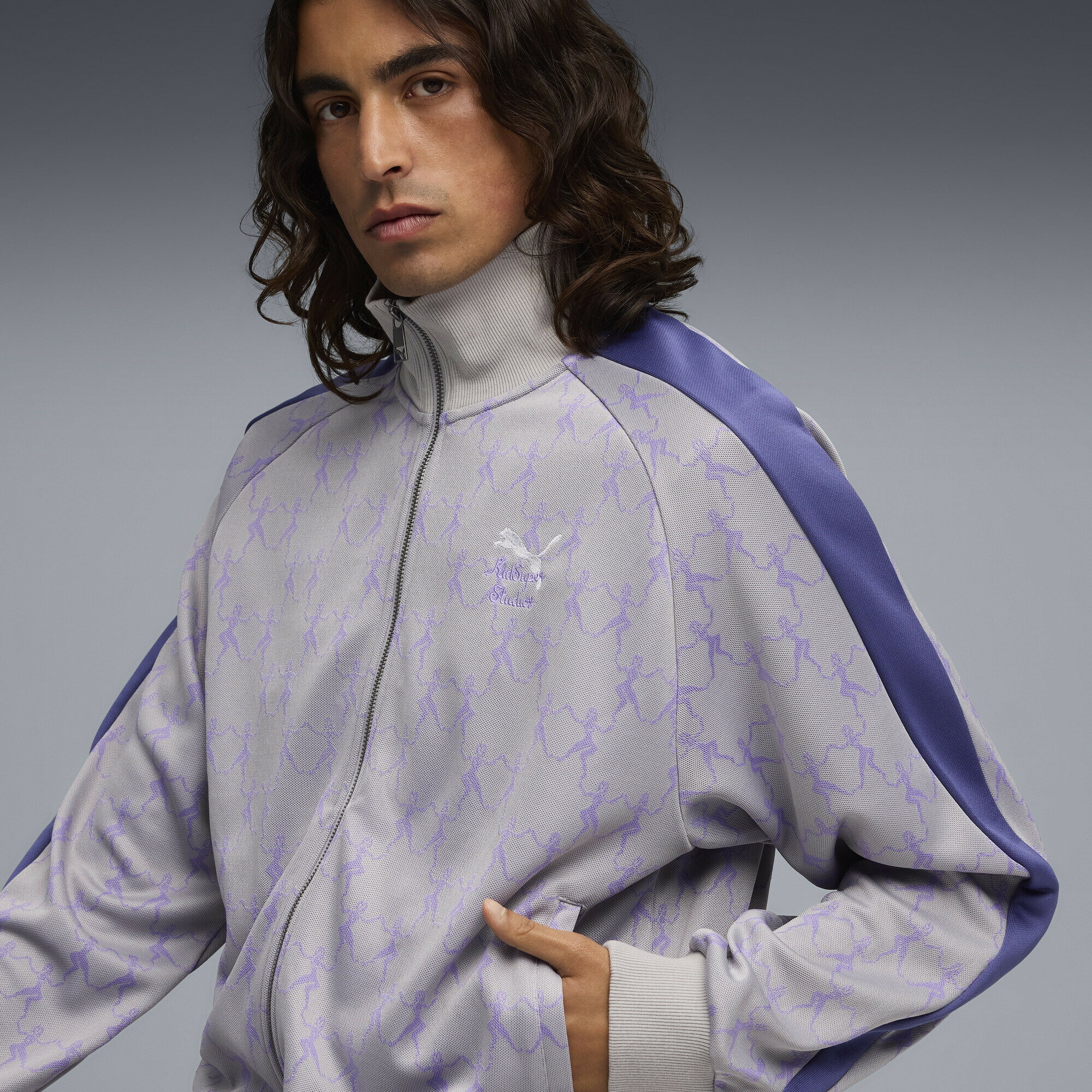 プーマ公式オンラインショップの【公式】 PUMA プーマ ユニセックス PUMA x KIDSUPER STUDIOS T7 ジャケット PUMA x KIDSUPER T7 Jacket ユニセックス｜アングル2