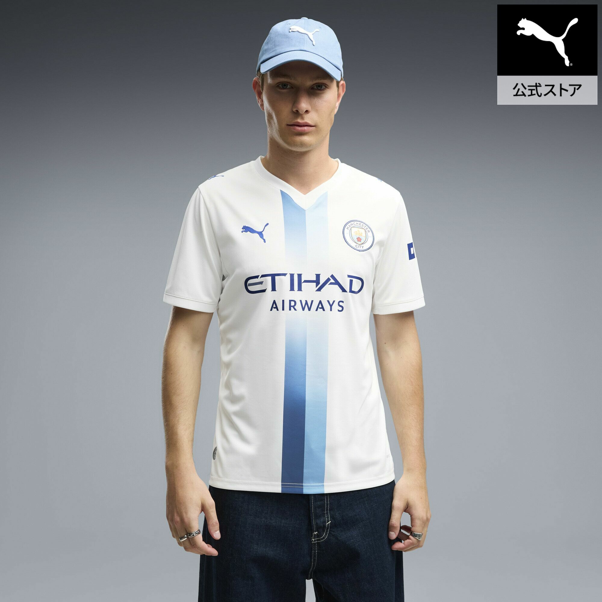 ■商品名メンズ 2026-27 マンチェスターシティ FC サード レプリカ 半袖 ユニフォーム MCFC Third Jersey Replica■サイズS:胸囲:98cm ゆき:46cm 後ろ丈:69cm すそ周り:98cmM:胸囲:106cm ゆき:49cm 後ろ丈:69cm すそ周り:106cmL:胸囲:112cm ゆき:51cm 後ろ丈:71cm すそ周り:112cmXL:胸囲:124cm ゆき:52cm 後ろ丈:73cm すそ周り:124cm■商品情報 商品情報 アウェイ戦のスタイルからヨーロッパのビッグマッチの夜までシーンを問わずに着用できる、マンチェスター シティサードユニフォーム。ファンの想いをスタイルに取り入れられる、チームへの誇りを感じさせるアイテムです。柔らかく滑らかな肌触りで、快適な着心地に配慮した仕上がり。吸湿発散機能を備え、ピッチ内外のさまざまなシーンで動きやすく、快適な着用感をサポートします。チームロゴをあしらい、応援する気持ちをさりげなく表現できるのもポイント。スポーツ観戦や応援シーンはもちろん、普段のカジュアルスタイルにも取り入れやすいおすすめのアイテムです。この商品はインポートサイズです。各サイズの詳細は「サイズガイド」をご確認ください。 特徴 湿気管理：高性能素材のdryCELLが肌から湿気を吸い取るため、ドライな感触と心地よさが保たれますリサイクル素材使用：より良い未来への一歩としてトリムや装飾を除き100％リサイクル素材を使用 詳細 用途：サッカーフィット感：レギュラー丈：レギュラー主な素材：両面ジャカード半袖PUMAとマンチェスター シティのシグネチャーロゴ■素材本体：ポリエステル100％メンズ 2026-27 マンチェスターシティ FC サード レプリカ 半袖 ユニフォーム