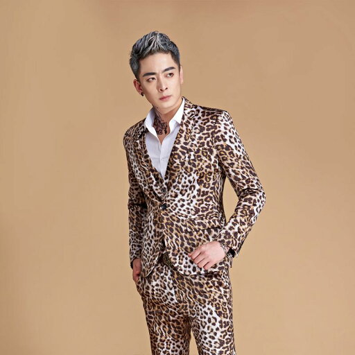 送料無料 レオパード スーツ 舞台 ステージ衣装 メンズ ヒョウ柄 スーツ セットアップ ジャケット パンツ 豹柄 テーラードジャケット 忘年会 新年会 ダンス衣装 カラオケ衣装 撮影 ハロウィン コスプレ 衣装 コスチューム 仮装 芸能人 芸人 M L XL 2XL 3XL 4XL 5XL