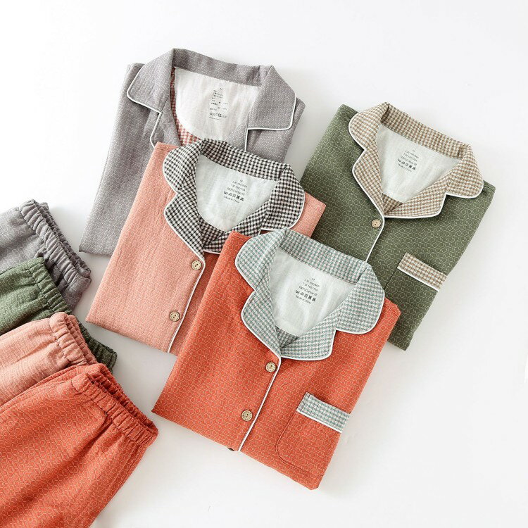 pumpppkin 楽天市場店のペアルック 夫婦 長袖 パジャマ 快適な ダブルガーゼパジャマ レディース メンズ 綿100% ゆったり ルームウェア 男性 女性 パジャマセット 春 秋 冬 大人用 オープンカラー 前開き コットン100% ナイトウェア 部屋着 寝巻き 寝間着 上下2点セット トップス+パンツ M L XL｜アングル2