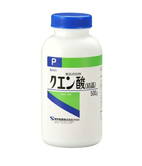 クエン酸(結晶)を99.5%以上含む食品添加物です。レモン1個中や梅干し2個中には、クエン酸が約4g含まれています。本品で乳酸飲料やシソジュースを手軽につくることができます。名称クエン酸内容量500g使用方法・用法及び使用上の注意乳酸飲料・鍋に牛乳300mlと砂糖500gを入れ、よくかき混ぜながら温めます。・砂糖が溶けたら、火を強くして70度まで温め、すぐに火からおろして自然に冷まします。・45度まで下がったら、クエン酸2gと乳酸7mlを加え、よく混ぜ合わせて、エッセンスを少々加えてできあがりです。・うすめてお召し上がりください。シソジュース・鍋に水を入れ、沸騰したら、よく洗った赤じその葉を入れ、再び、沸騰したら火を消し冷まします。・赤じその葉をよく搾って取り出し煮汁に砂糖を加え、再度、火にかけます。・あら熱がとれたら、クエン酸を入れ、よく混ぜるます。・冷めてから布などでこしてください。保管および取扱い上の注意・小児の手の届かない所に保管してください。・直射日光を避け、なるべく湿気の少ない涼しい所に密栓して保管してください。・極端に高温の場所又は低温の場所など温度変化の激しい所で保管した場合、塊(固化)を生じることがあるので、注意してください。・眼に入った場合は、直ちに流水で15分以上洗眼してください。・皮膚についた場合は、石けんで十分に洗浄して、洗い流してください。原材料クエン酸(結晶)99.5％含有賞味期限又は使用期限パッケージに記載発売元、製造元、輸入元又は販売元、消費者相談窓口健栄製薬株式会社大阪市中央区伏見町2丁目5番8号電話：06-6231-5626商品区分食料品【広告文責】株式会社ププレひまわり（084-920-2250）